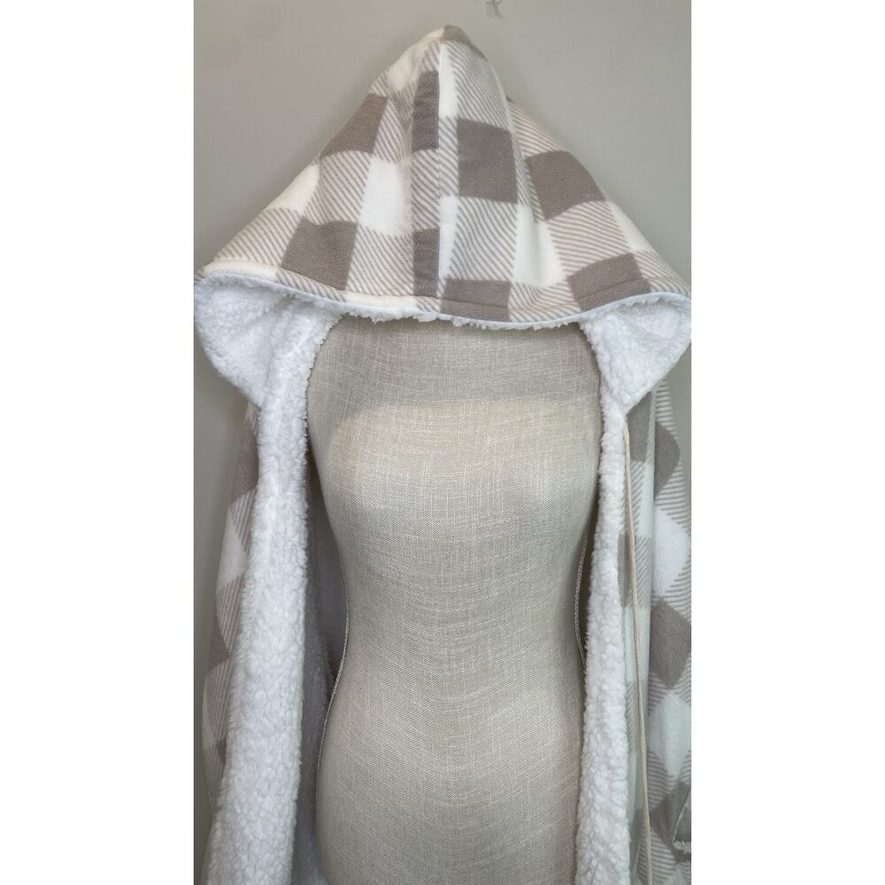 NWT $ 99.95 Soft Surroundings Taupe Plaid Wearable Throw Sherpa Poncho One Size - Picture 3 of 16